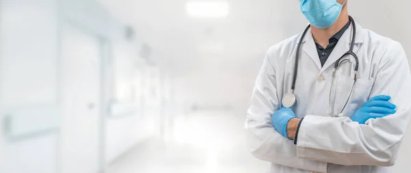 Coronavirus Doktorlar Hastanede Çalışıyor Koronavirüsle Savaşıyorlar Koruyucu Kıyafetli Maskeli Bir — Stok fotoğraf