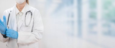 Coronavirus. Doktorlar ve hemşireler hastanede çalışıyor ve koronavirüsle savaşıyorlar. Koruyucu kıyafetli ve maskeli bir kadın doktor hastalığın tedavisini arıyor. Metni kopyala Hastane geçmişi. Grafik tasarım afişi