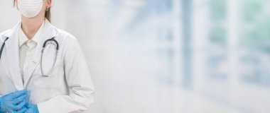 Coronavirus. Doktorlar ve hemşireler hastanede çalışıyor ve koronavirüsle savaşıyorlar. Koruyucu kıyafetli ve maskeli bir kadın doktor hastalığın tedavisini arıyor. Metni kopyala Hastane geçmişi. Grafik tasarım afişi