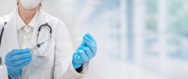 Coronavirus. Doktorlar ve hemşireler hastanede çalışıyor ve koronavirüsle savaşıyorlar. Koruyucu kıyafetli ve maskeli bir kadın doktor hastalığın tedavisini arıyor. Metni kopyala Hastane geçmişi. Grafik tasarım afişi