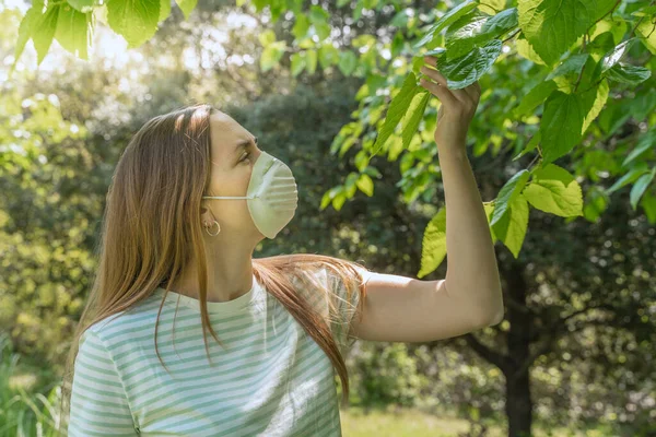 Coronavirus Finita Abbiamo Vinto Concetto Donna Con Maschera Esterna Nella — Foto Stock