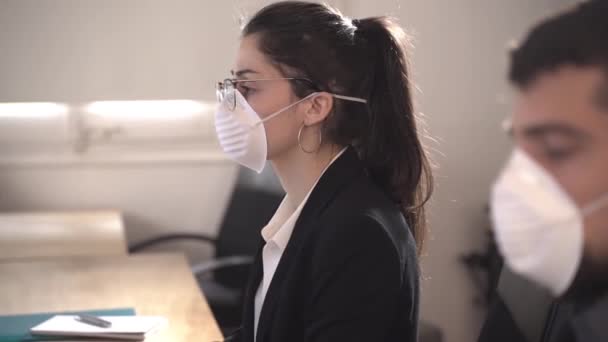 Trabalhadores Escritório Coronavirus Com Máscara Para Vírus Corona Empresários Usam — Vídeo de Stock