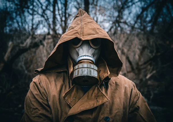 Man Gasp Suit Gas Mask Hides His Eyes — Stock Photo, Image