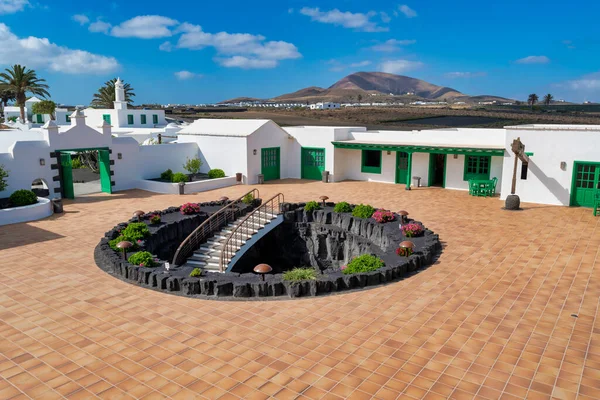 Biały Dom Kanarek Wyspa Niebieski Niebo Wulkany Wyspa Lanzarote — Zdjęcie stockowe