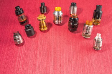 Kutu modu, mekanik mod ve buharlaştırıcılar için çeşitli atom modelleri. Buharlaştırma aygıtı