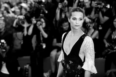 aktris Alicia Vikander