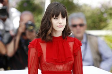Aktris Stacy Martin 