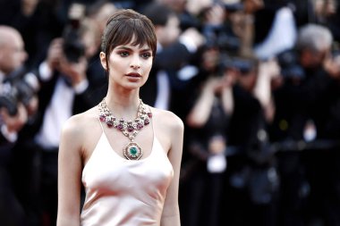 Emily Ratajkowski model