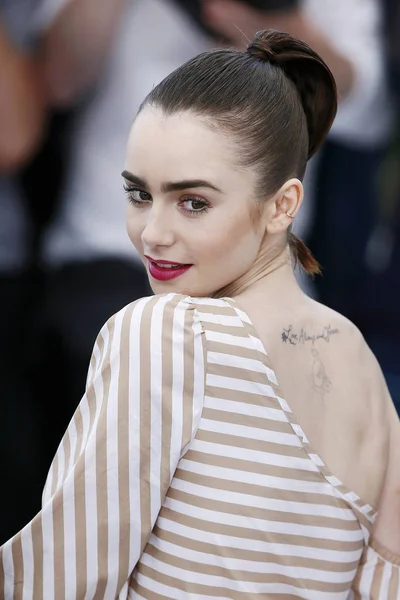 Aktris Lily Collins — Stok fotoğraf