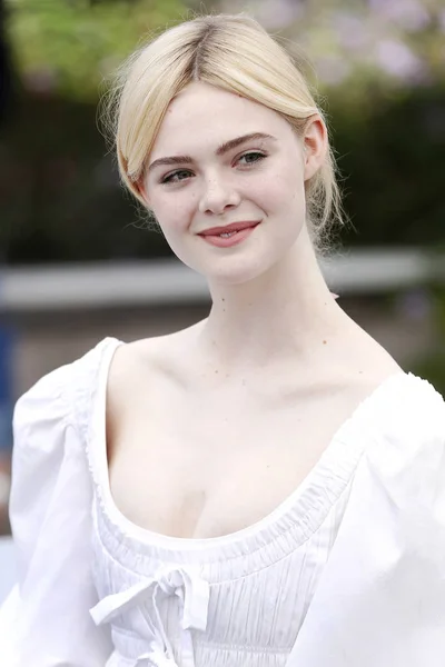 depositphotos_163097478-stock-photo-actress-elle-fanning.jpg