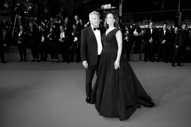 Dustin Hoffman, Lisa Gottsegen