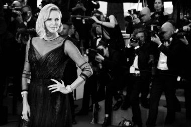 aktris charlize theron