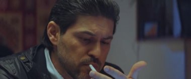 Sigara İçen Adam, Yakın plan, Sığ Dof. 4K Uhd.