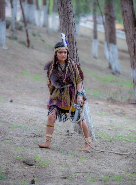 Native American Indian Woman Portrait Outdoors Portrait Shamanic Female Indian — Stock Photo, Image