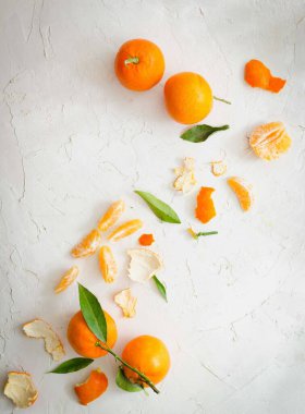 Yapraklarıyla Clementines 