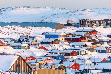 Nuuk şehir kar Denizi ve backgrou Dağları ile kaplı