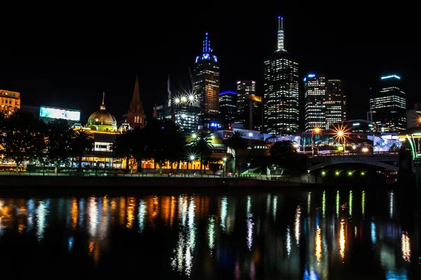 Melbourne merkezi iş bölgesi gökdelenler ve merkezi trai — Stok fotoğraf