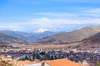 Şehir merkezinden Cuzco şehri Vadisi ve Andes panorama, Peru