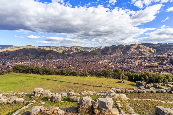 Rovine inca, Cuzco città nella valle e panorama delle Ande, Perù — Foto Stock