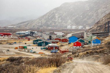 Kar yağışı ve Havaalanı ve l ile Kangerlussuaq yerleşim için yol