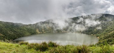 Lake Bisoke yanardağ krater, Virunga Volkanı Milli Parkı içinde
