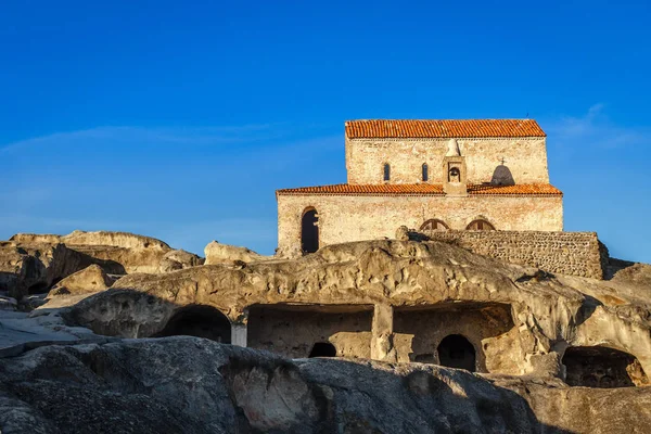 De Copán 9e/10e eeuw drie-beuk basiliek en monnik ca — Stockfoto