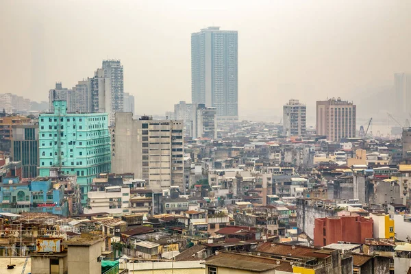 Panorama du centre-ville de Macao avec de pauvres bidonvilles et un grand livin — Photo