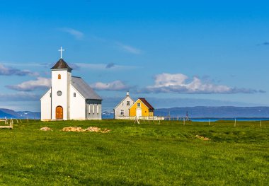 Flateyjarkirkja beyaz lutheran Kilisesi ve birleştirmek-in yaşam kulübeleri 