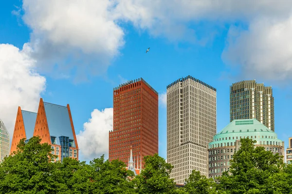 Quartier central des affaires avec gratte-ciel, La Haye, Pays-Bas — Photo