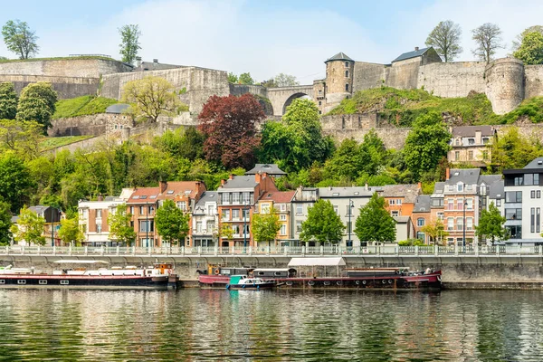 Meuse ποταμού και της Ακρόπολης του φρουρίου Namur στο λόφο, Namur, Wa — Φωτογραφία Αρχείου