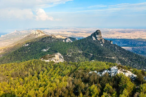 Kyrenia montañas cresta vista panorámica. Norte de Chipre — Foto de Stock