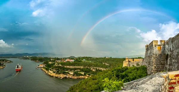 Διπλό ουράνιο τόξο πάνω από San Pedro De La Roca κάστρο τείχη panorama ένα — Φωτογραφία Αρχείου