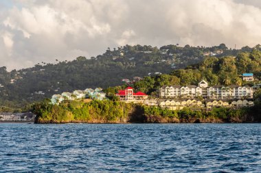 Sahil manzaralı villalar ve tepedeki tatil köyleri, Castries, S