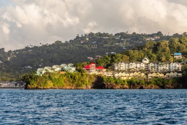 Sahil manzaralı villalar ve tepedeki tatil köyleri, Castries, S