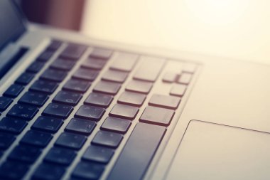 Soyut pc dizüstü bilgisayar klavyesini kapat, teknoloji kavramı arkaplanı.