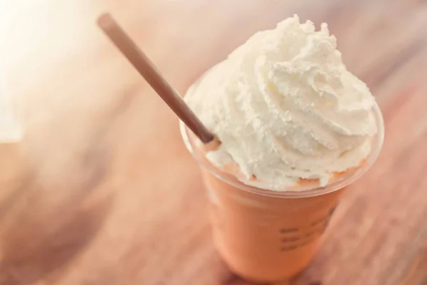 Thai Teh Frappe Smoothie Dengan Krim Wipping Teh Jeruk Minuman — Stok Foto