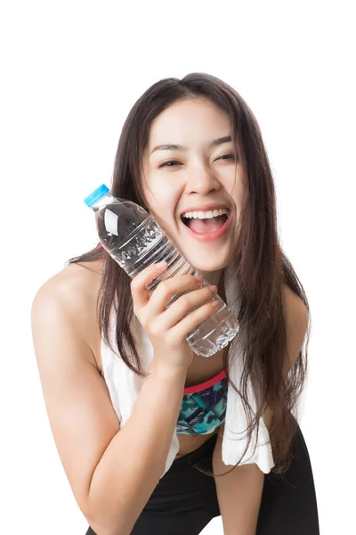 Молодая Пригодная Счастливая Здоровая Азиатка Держит Бутылку Воды Изолированы Белом — стоковое фото