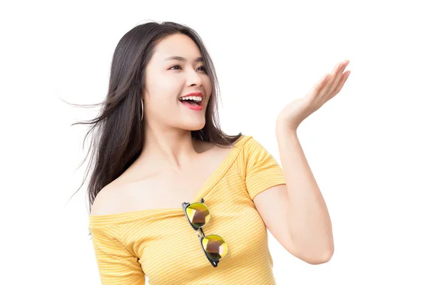 Joven Mujer Asiática Feliz Con Sonriente Vistiendo Bonito Vestido Amarillo —  Fotos de Stock
