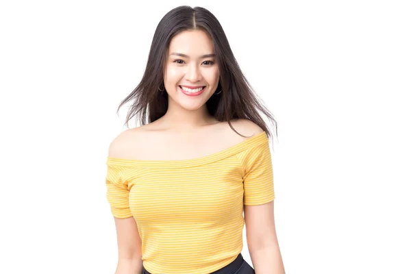 Junge Glückliche Asiatin Mit Smiley Die Ein Schönes Gelbes Kleid — Stockfoto