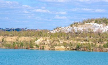 Kalush, Ukrayna, 2020: Terk edilmiş ve sel basmış potasyum tuz ocağı..