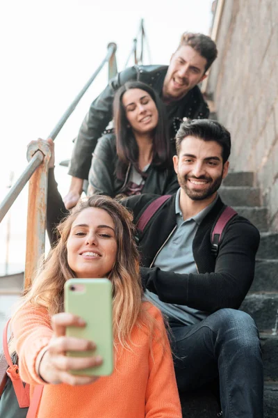 Young People Using Smartphone Making Selfie — Stock Photo, Image