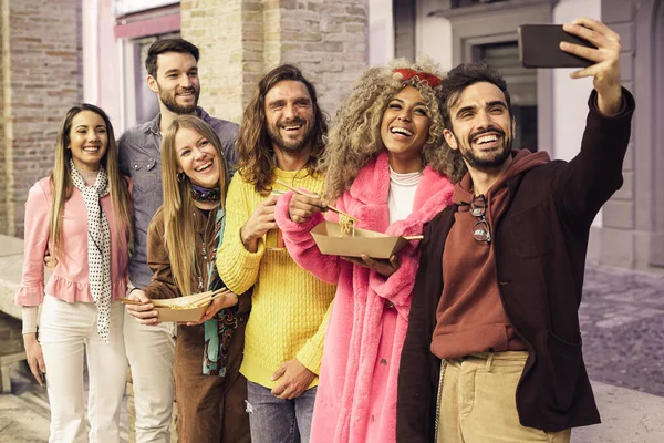 Young Multi Ethnic Group Taking Selfie Smartphone While Eating Takeaway — Stock Photo, Image