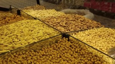 Piyasada taze fındık