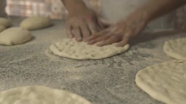 İnsanlar para kazanıyor.