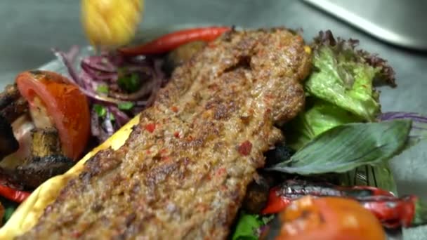Turkse Maaltijd Kebab Uit Turkse Keuken — Stockvideo