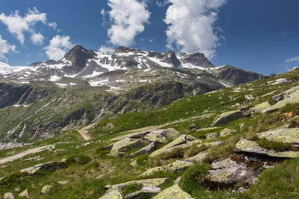 Vista de las montañas en verano. Montañas nevadas en Austria A —  Fotos de Stock