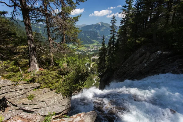 Vodopádem Krimml v létě, Rakousko — Stock fotografie