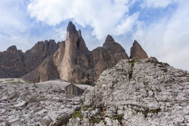 Yüksek dağ kayalıklardan Dolomites, güzel manzara