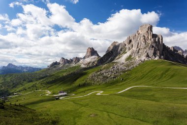Passo Giau, Dolomites, İtalya. Güzel yaz dağ landscap