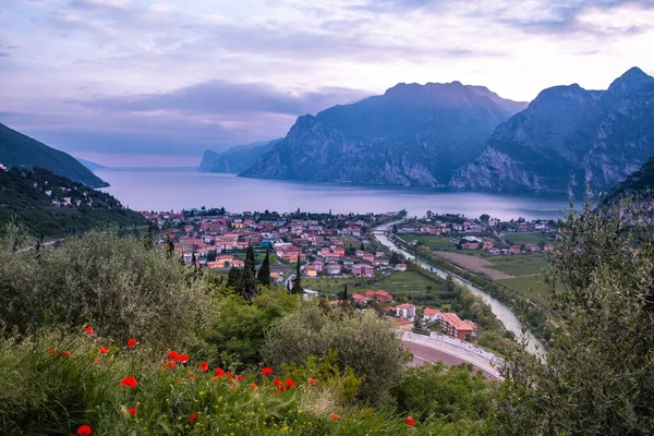 Coucher Soleil Panoramique Avec Ciel Nuageux Spectaculaire Torbole Nord Lac — Photo